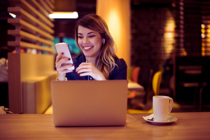 Woman Smiling as she experiences the benefits of Hootsuite via the mobile app.
