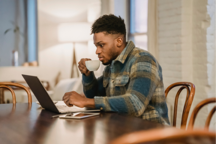 A man concentrating on his laptop, using Grammarly for blogging to improve his writing and enhance content quality.